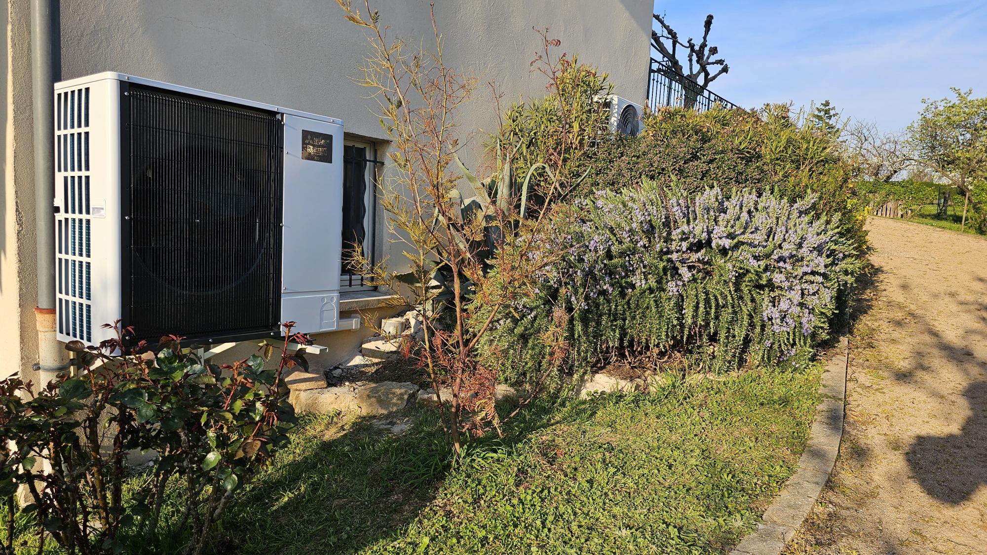 Pompe à chaleur air/eau Mitsubishi Ecodan installée à Montagny - Fontherm