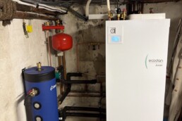 Module hydraulique Mitsubishi Electric Ecodan Zubadan avec ballon 200 L au sous-sol d'une maison à Lyon 3e – Fontherm