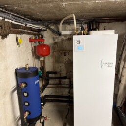 Module hydraulique Mitsubishi Electric Ecodan Zubadan avec ballon 200 L au sous-sol d'une maison à Lyon 3e – Fontherm