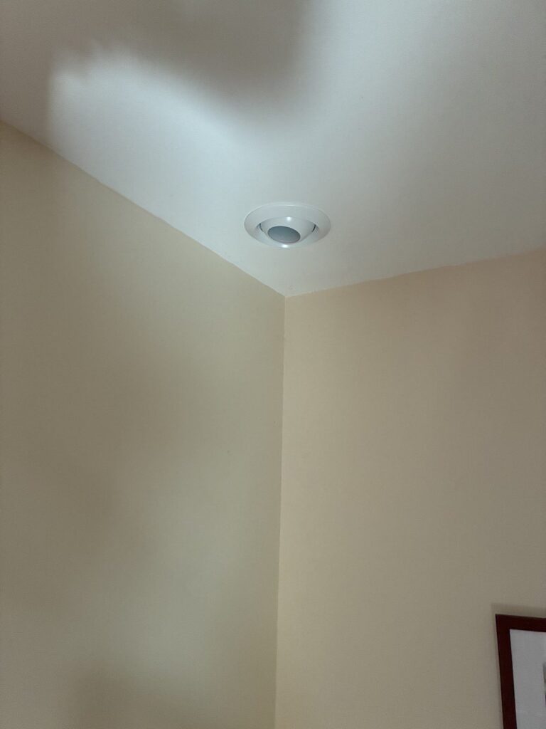 Buse de soufflage longue portée dans la cage d'escalier – climatisation gainable à Francheville – Fontherm