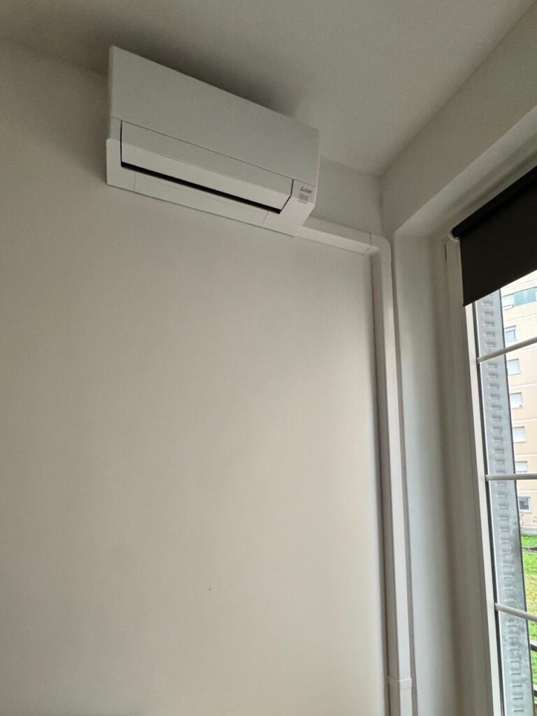 Unité murale Mitsubishi Electric AY 2,5 kW dans une chambre à Lyon 3e, Fontherm